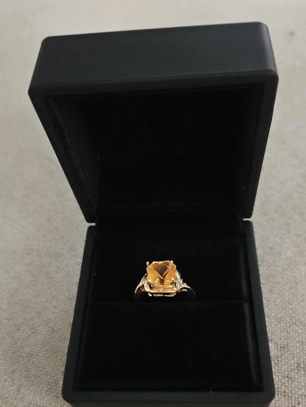 10 K Gold Band Natural Golden Citrine Ring - Size 6